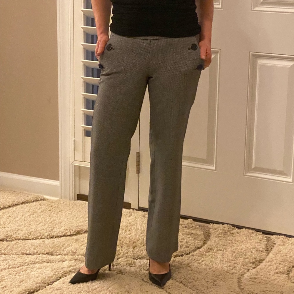 Ann Taylor Loft trousers. Size 00P. Pocket button accents.